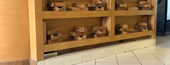 Bread & Olives is one of Lugares favoritos de Hoora.