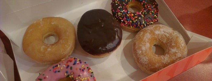 Dunkin' Donuts is one of สถานที่ที่ Kimmie ถูกใจ.