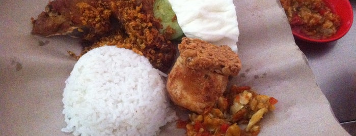 Ayam Penyet Surabaya is one of Tempat makan.