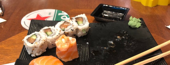 Arakan Sushi & Bar is one of Posti che sono piaciuti a Karol.