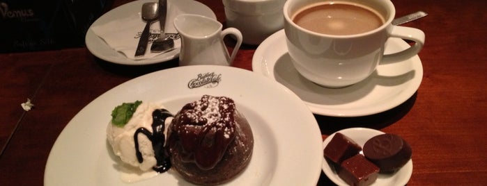 Butlers Chocolate Café is one of สถานที่ที่ Mona ถูกใจ.