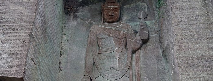 Hundred-shaku Kannon is one of 寺社.