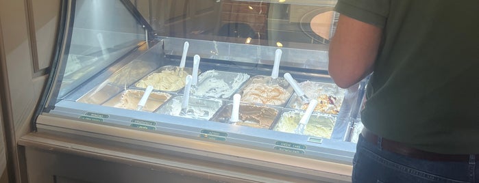 Gelateria La Strega Nocciola is one of Orte, die Elena gefallen.