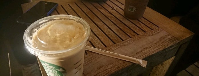Starbucks is one of Locais salvos de Katsu.