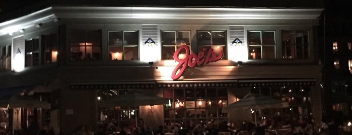 Joe's American Bar And Grill is one of Boston.