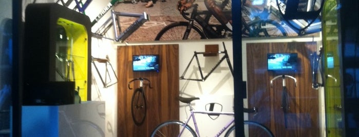 Leader Bikes is one of Lugares favoritos de Bikologo.