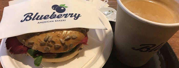 Blueberry American Bakery is one of Цю.