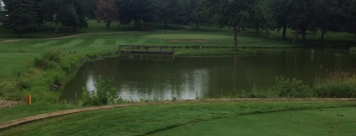 Emerald Hills Golf Club is one of A'nın Beğendiği Mekanlar.