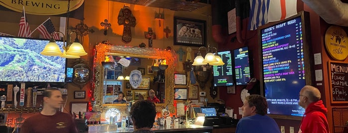Rosie's Tavern is one of Orte, die Ted gefallen.