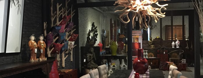 Lily's Antiques is one of 2016 Beijing.