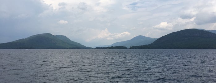 Middle Of Lake George is one of Lugares favoritos de Phyllis.