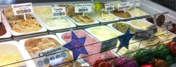 Dooley's Ice Cream – The Ice Cream Tub is one of Orte, die Tracy gefallen.