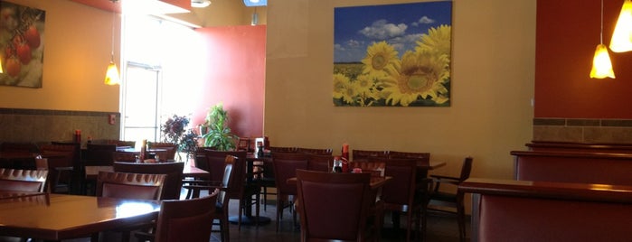 Sunflower Asian Cafe is one of Locais curtidos por Cineura.