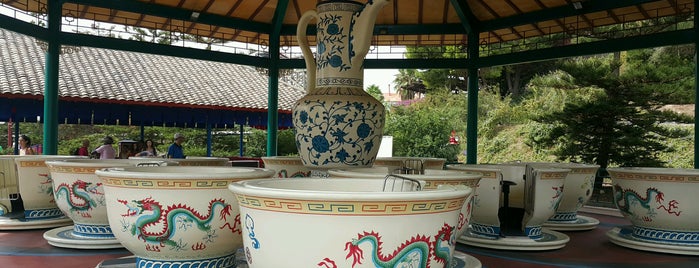 Tea Cups is one of สถานที่ที่ Ainhoa ถูกใจ.