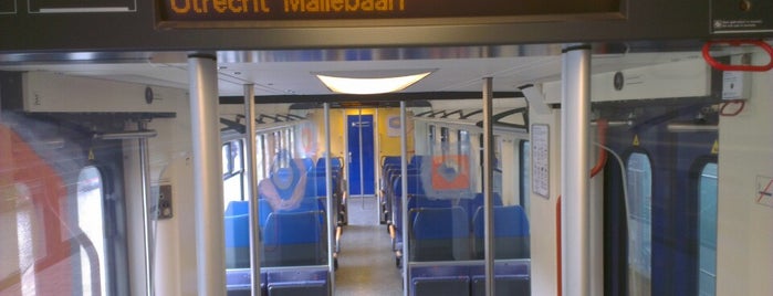 Station Utrecht Maliebaan is one of สถานที่ที่ Louise ถูกใจ.
