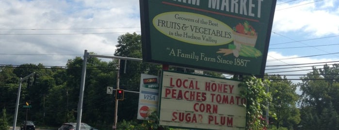 Overlook Farm Market is one of Lieux qui ont plu à Will.