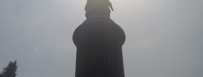 靖国神社 骨董市・フリーマーケット is one of Lugares guardados de Cynthia.