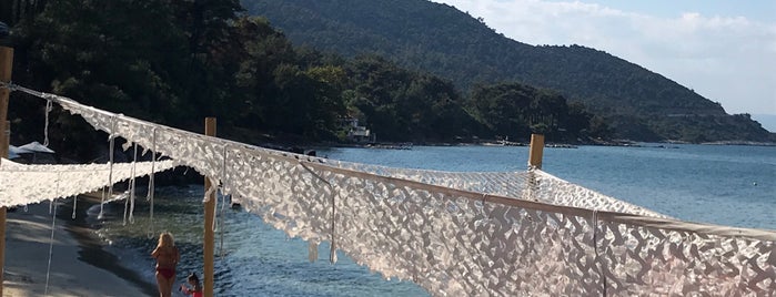 Papalimani Restaurant Lounge & beach bar is one of Yurtdışı.