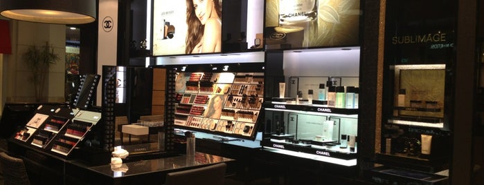 Chanel Beauty Boutique is one of Tempat yang Disukai Lorena.