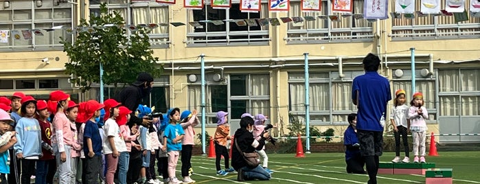 新宿区立大久保小学校 is one of 新宿区 投票所.