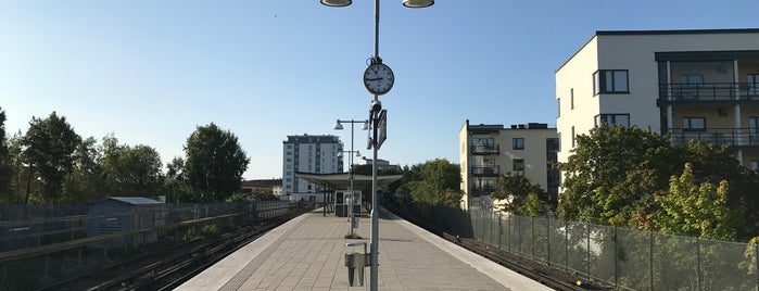 Fruängen T-bana is one of Stockholm T-Bana (Tunnelbana/Metro/U-Bahn).