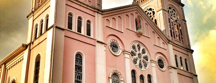 Our Lady of Atonement Cathedral is one of Agu'nun Beğendiği Mekanlar.