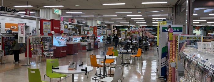 AL.PLAZA is one of 充電設備のある携帯ショップ(docomo、au、softbank、WILLCOM、Emobile).