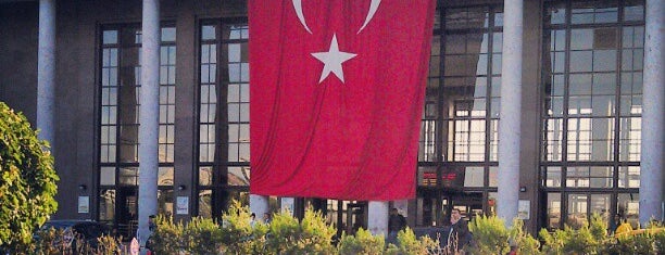 Ankara Garı is one of Lugares favoritos de Mustafa.