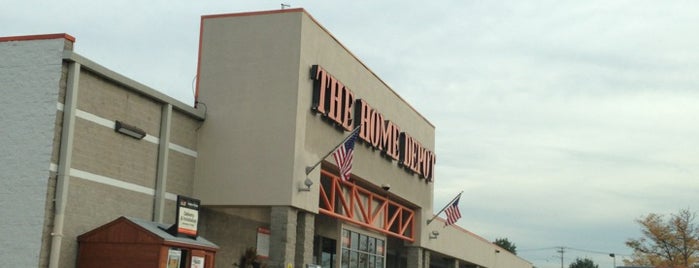 The Home Depot is one of Tempat yang Disukai Lindsaye.