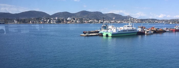 Ferry Boat Παλούκια - Πέραμα is one of Salamykonos.