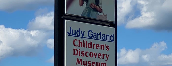 Children's Discovery Museum is one of Places I Want To Go.
