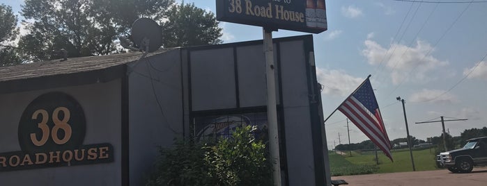 38 Road House is one of Sioux Falls Dive Bars.