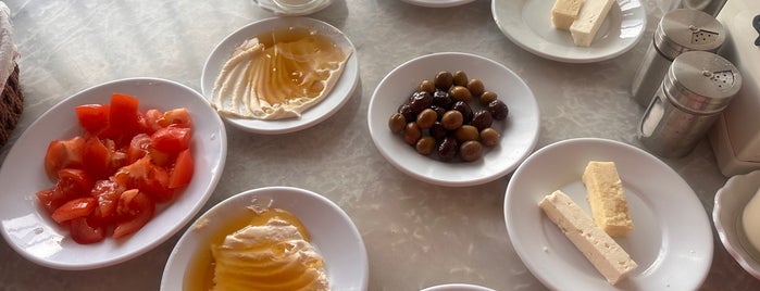 Yenigün Kahvaltı Salonu Eşref Amca’nın Yeri is one of İZMİR EATING AND DRINKING GUIDE.
