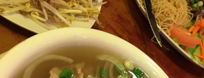 Pho & Cafe Anh Hong is one of hometown food.