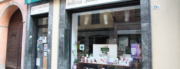 Erboristeria primrose is one of Via D'Azeglio - una strada del mondo, a Parma.