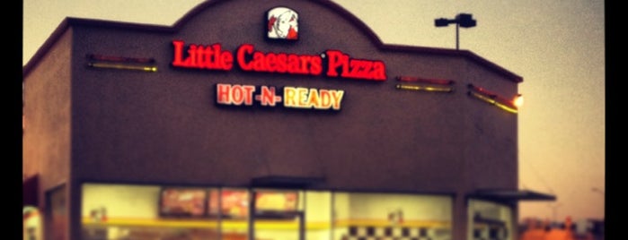 Little Caesars Pizza is one of Lugares favoritos de Cristina.