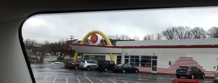 McDonald's is one of สถานที่ที่ Lindsaye ถูกใจ.