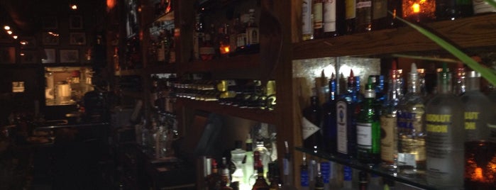 1518 Bar & Grill is one of Posti che sono piaciuti a Rozanne.