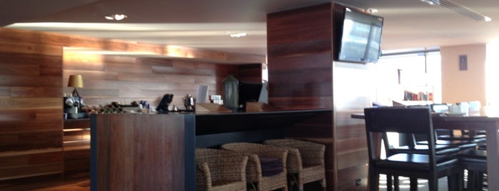 Hilton South Wharf Executive Lounge is one of Lugares guardados de Rozanne.