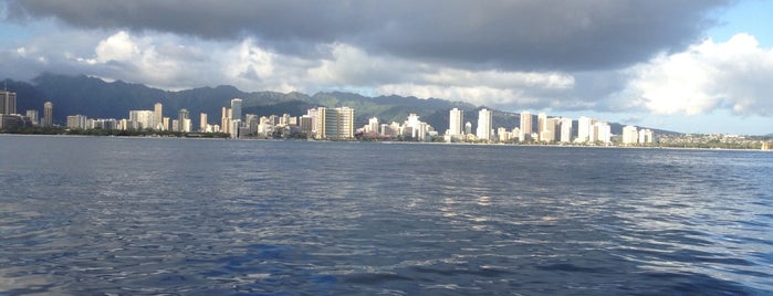 Hawaiin Nautical Cruise Pacific Ocean Honolulu is one of Tempat yang Disukai Rozanne.