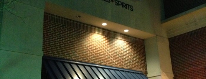 Mossy's Sports Bar is one of Kelly : понравившиеся места.