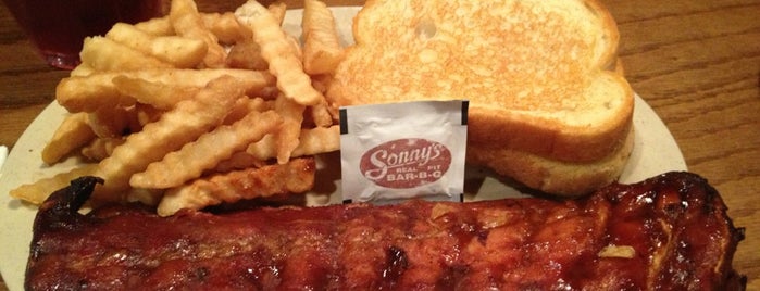 Sonny's BBQ is one of Locais salvos de Elise.