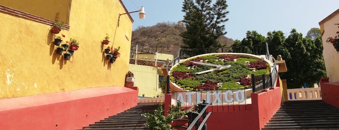 reloj atlixco is one of สถานที่ที่ Andres ถูกใจ.