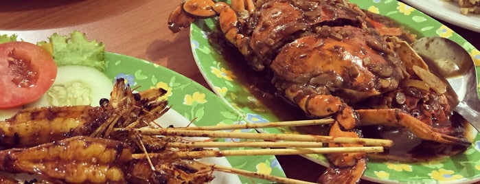 Nyoto Roso Seafood & Ikan Bakar is one of Tempat Makan Yg Di Cari.