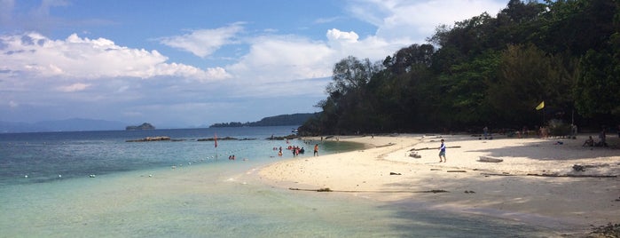 Pulau Sapi is one of Douwe’s Liked Places.