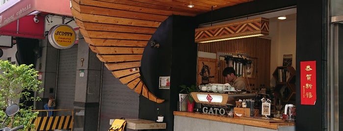 Gato Café Stand is one of Cafés - Open on Mondays.