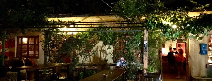 Sknipa Rock Bar is one of Ikaria.