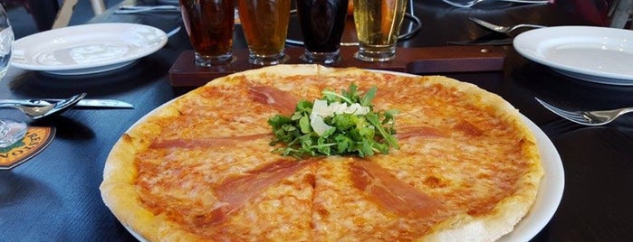 Pizza E Birra is one of สถานที่ที่ Donna ถูกใจ.