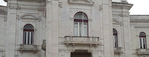 Faculdade de Ciências Médicas (Universidade Nova de Lisboa) is one of Lugares favoritos de Sofia.