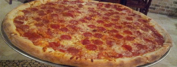 Russo's New York Pizzeria is one of สถานที่ที่ Dalì-La ถูกใจ.